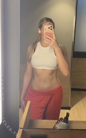 Lenaa8527 Nude Leaked Photo #4
