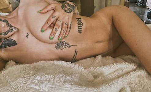 Lenkajzv More Nude Photos