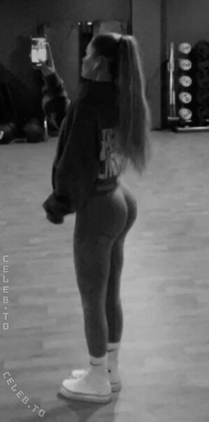le.nxa Nude Leaked Photo #15