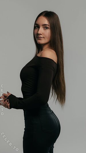 Leonie Treiber Nude Leaked Photo #12