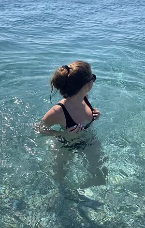 LeoniH Nude Leaked Photo #18