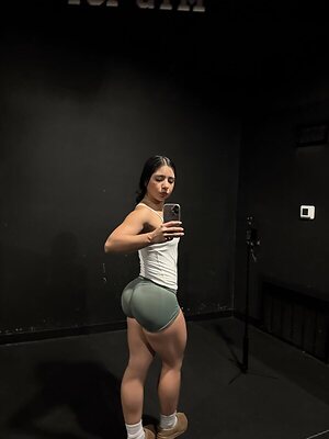 lesliem4rtinez leaked photo #3
