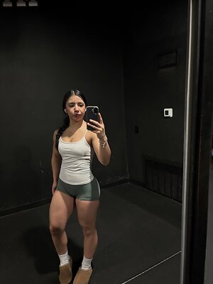lesliem4rtinez leaked photo #5