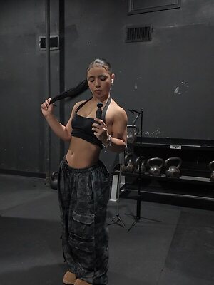 lesliem4rtinez leaked photo #6