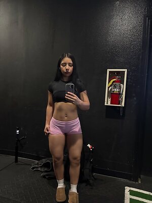 lesliem4rtinez leaked photo #7