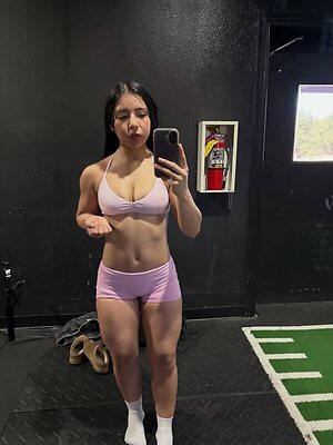 lesliem4rtinez leaked photo #9