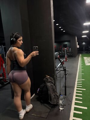 lesliem4rtinez leaked photo #19