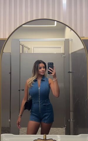 LeslieS Nude Leaked Photo #4
