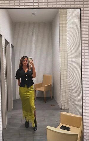 LeslieS