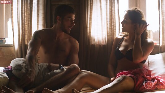 Letícia Colin leaked photo #8