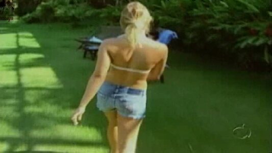 Letícia Colin leaked photo #32