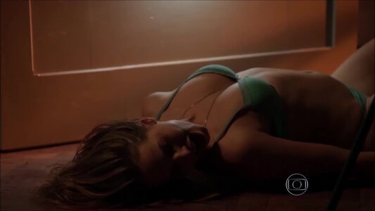 Letícia Colin leaked photo #45