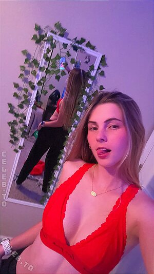 Lexi Smith photo