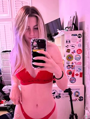 Lexi Smith photo