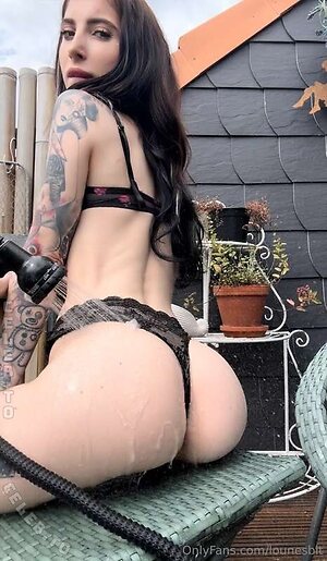 Lia Louise photo