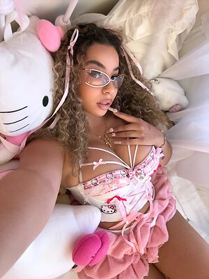 Lil Kitty Nude Leaked Photo #22