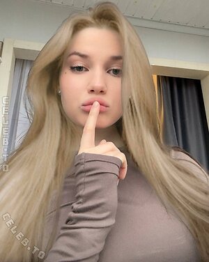 lil_esma Nude Leaked Photo #11