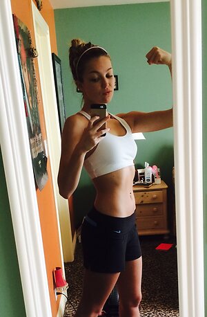 Lili Simmons leaked photo #25