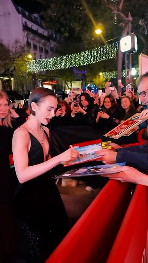 Lily Collins Hot leaked photo #20