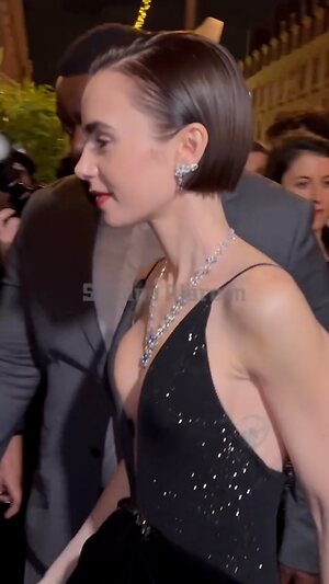 Lily Collins Hot leaked photo #22