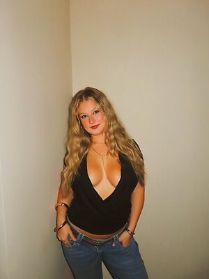Lily Wright leaked photo #4