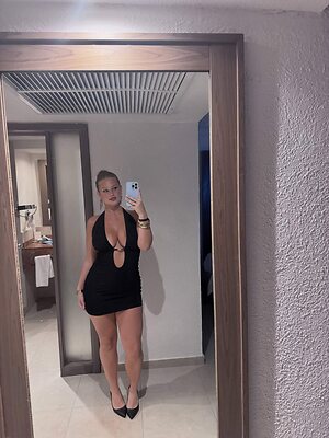 Lily Wright leaked photo #10