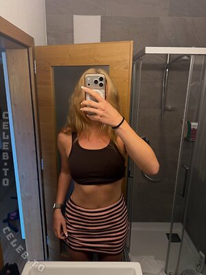 lilyyxfit photo