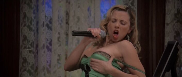 Linda Cardellini leaked photo #226