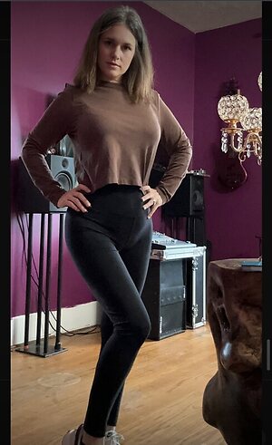 Linda Crews leaked photo #6