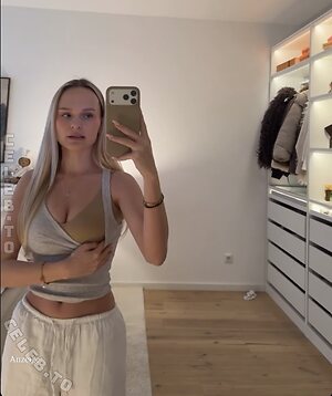 Linda Gleiber Nude Leaked Photo #11