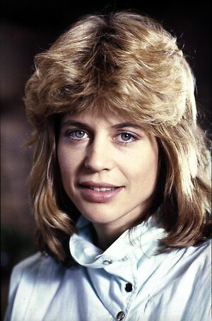 Linda Hamilton leaked photo #10