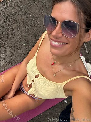 Linda Lanu leaked photo #1122