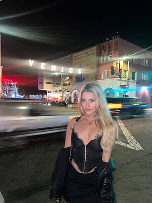 Lindsay Brewer leaked photo #45