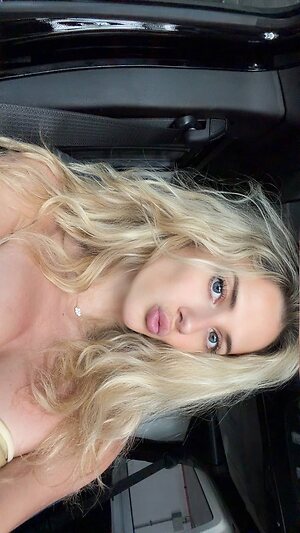 Lindsay Brewer leaked photo #204