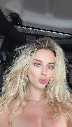 Lindsay Brewer leaked photo #208