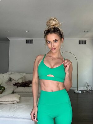 Lindsay Brewer leaked photo #213