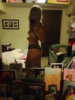 Lindsay Clubine leaked photo #17