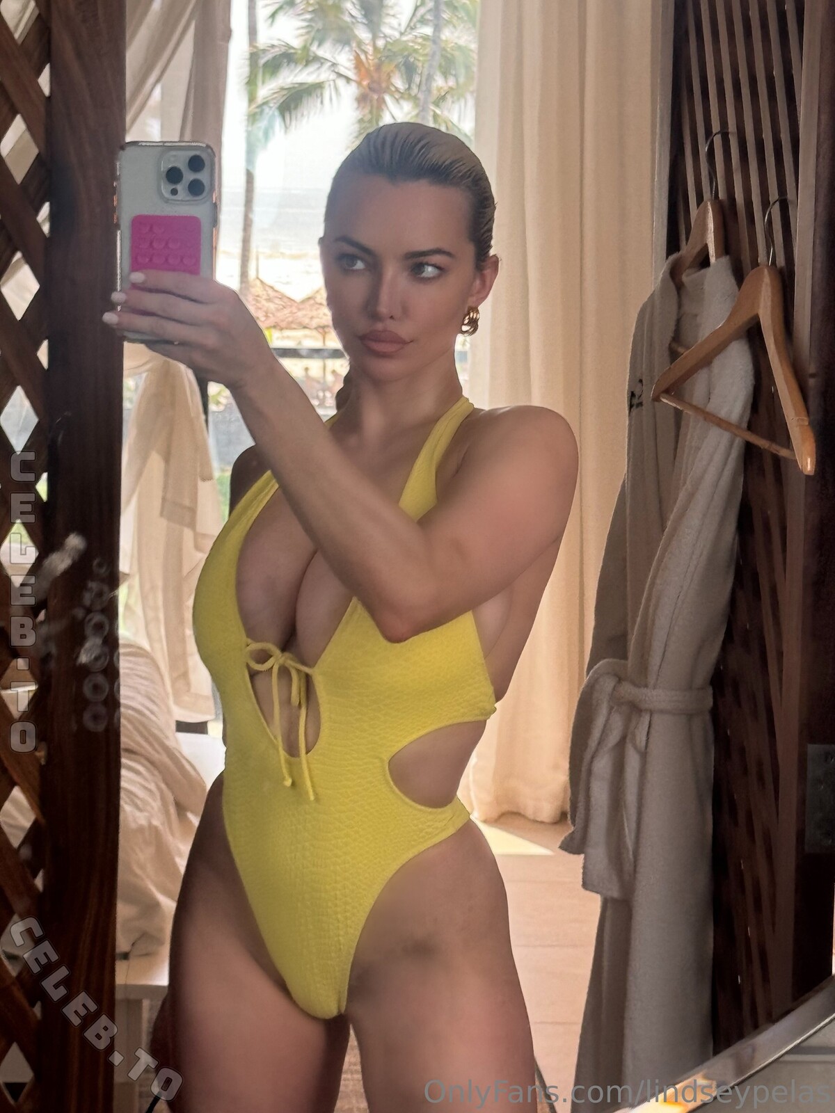 Lindsey Pelas Nude Leaked Photos