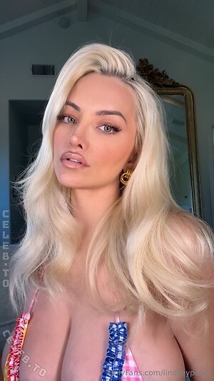 Lindsey Pelas photo