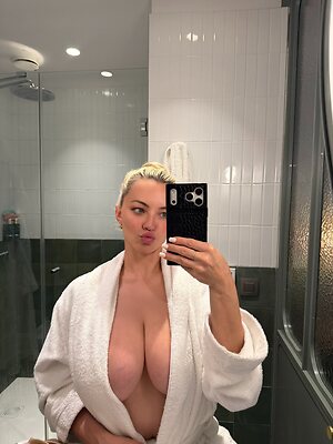 Lindsey Pelas leaked photo #275