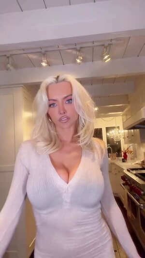 Lindsey Pelas leaked photo #281