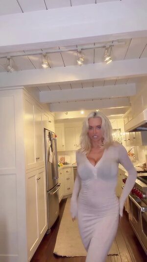 Lindsey Pelas leaked photo #283
