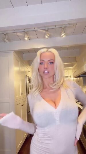 Lindsey Pelas leaked photo #284