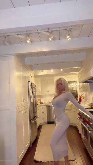 Lindsey Pelas leaked photo #286