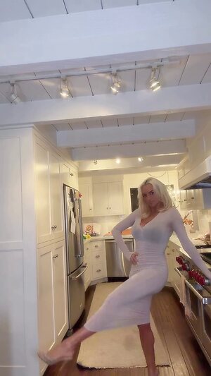 Lindsey Pelas leaked photo #287