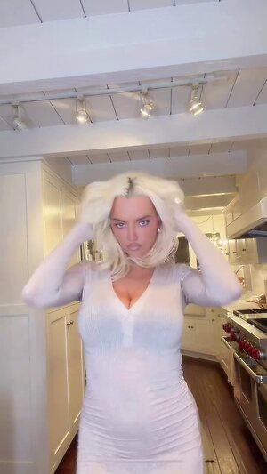 Lindsey Pelas leaked photo #288