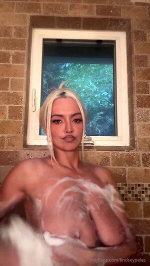 Lindsey Pelas leaked photo #296