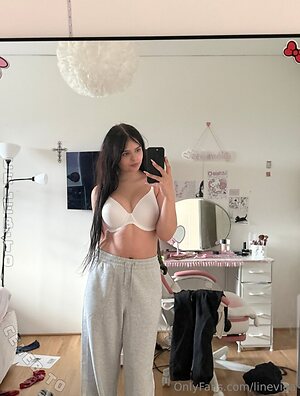 lineviea Nude Leaked Photo #33