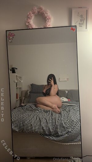 lineviea Nude Leaked Photo #37