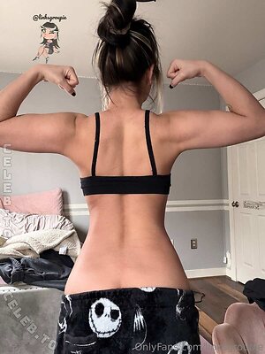 Linksgroupie Nude Leaked Photo #206